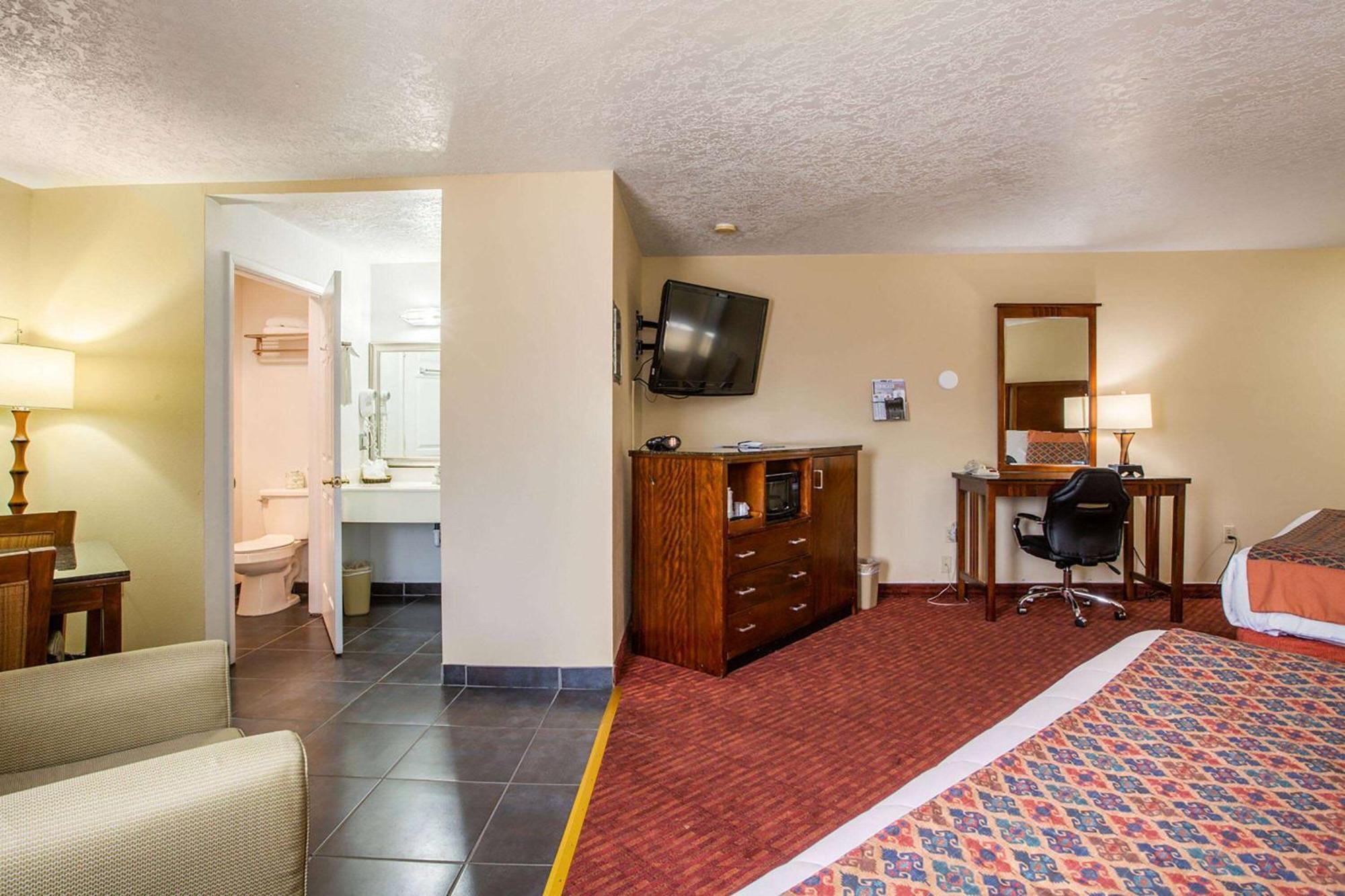 Sandia Peak Inn Old Town Abq, A Howard Johnson By Wyndham Албукерке Екстериор снимка