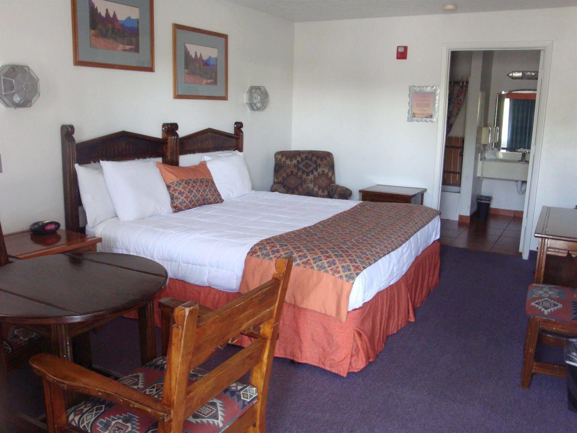 Sandia Peak Inn Old Town Abq, A Howard Johnson By Wyndham Албукерке Екстериор снимка