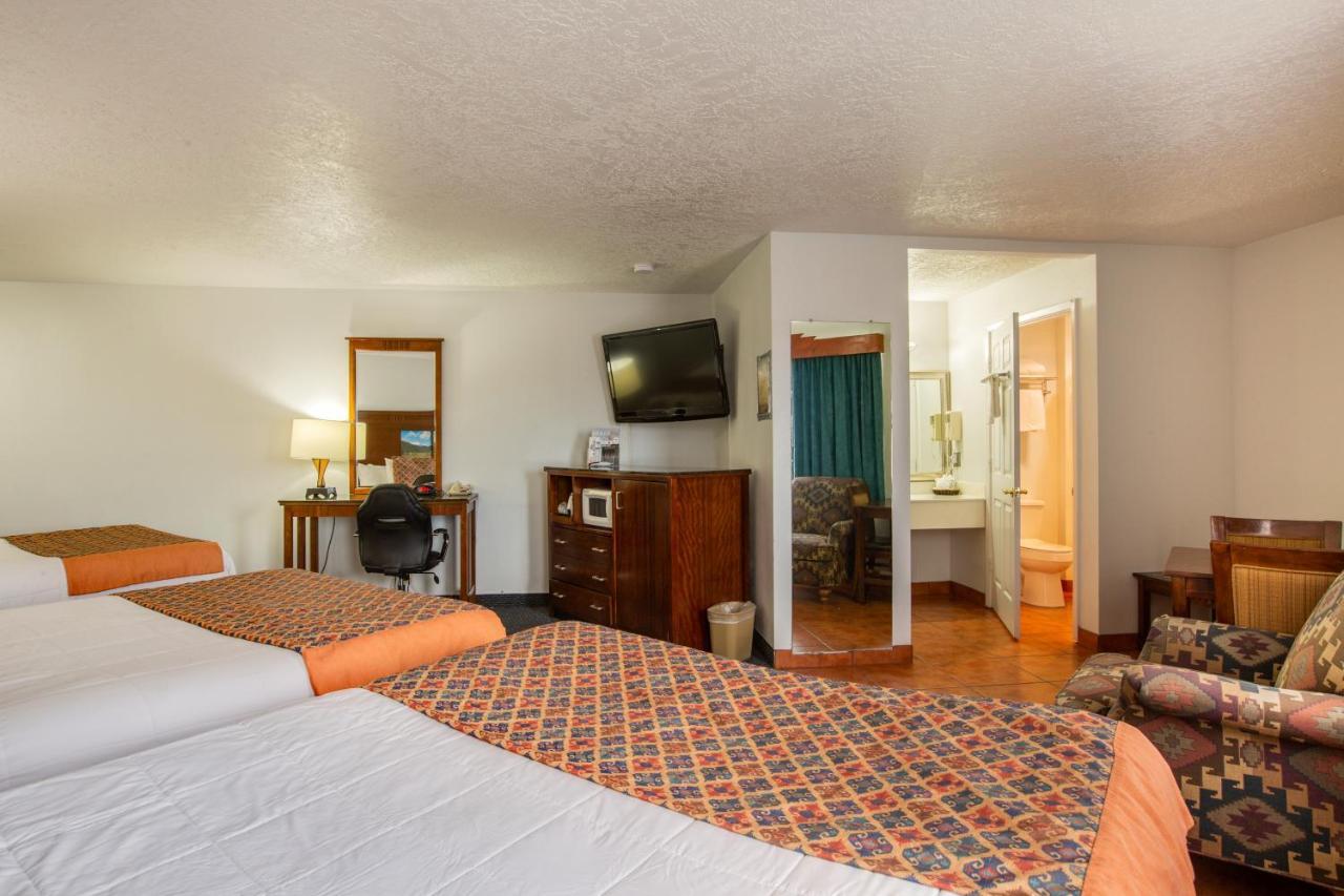 Sandia Peak Inn Old Town Abq, A Howard Johnson By Wyndham Албукерке Екстериор снимка