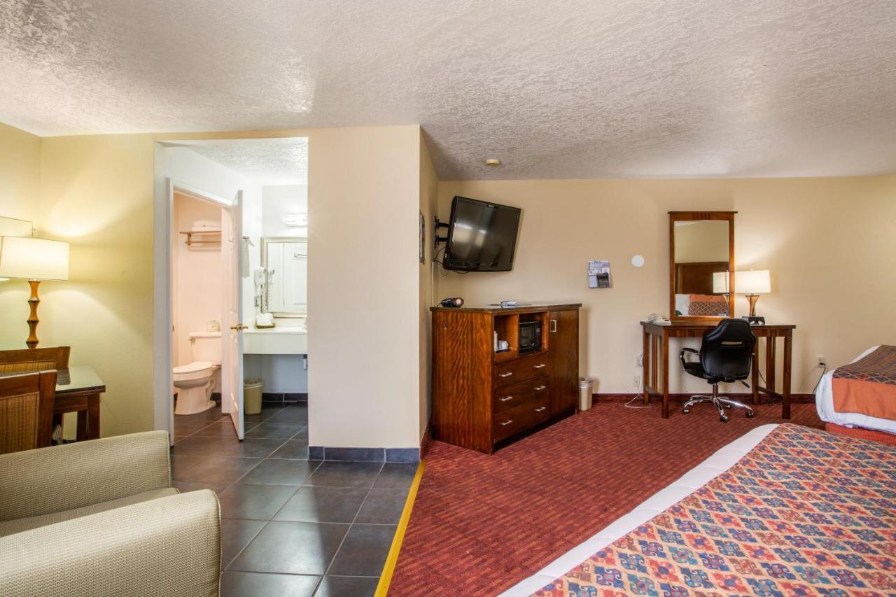 Sandia Peak Inn Old Town Abq, A Howard Johnson By Wyndham Албукерке Екстериор снимка