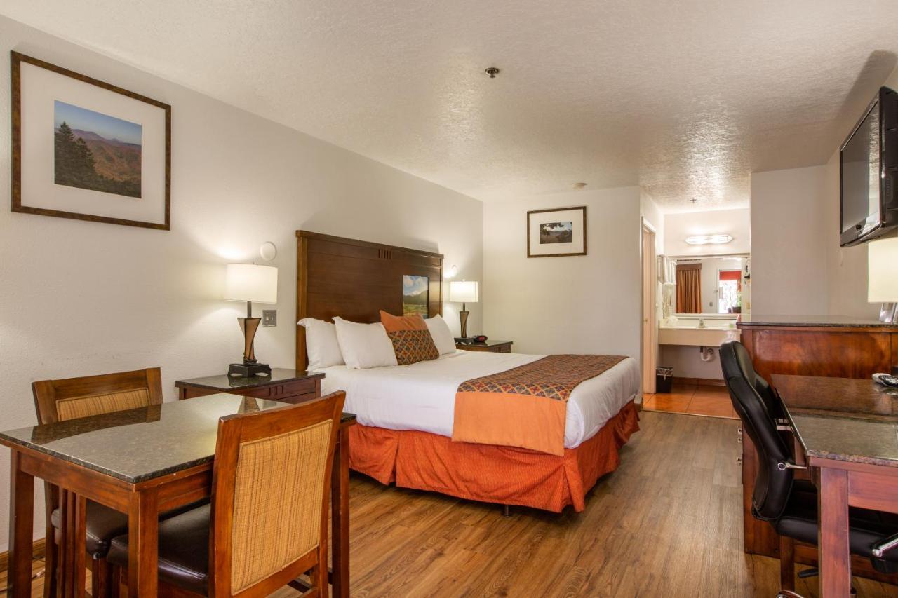 Sandia Peak Inn Old Town Abq, A Howard Johnson By Wyndham Албукерке Екстериор снимка