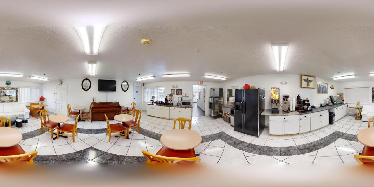 Sandia Peak Inn Old Town Abq, A Howard Johnson By Wyndham Албукерке Екстериор снимка