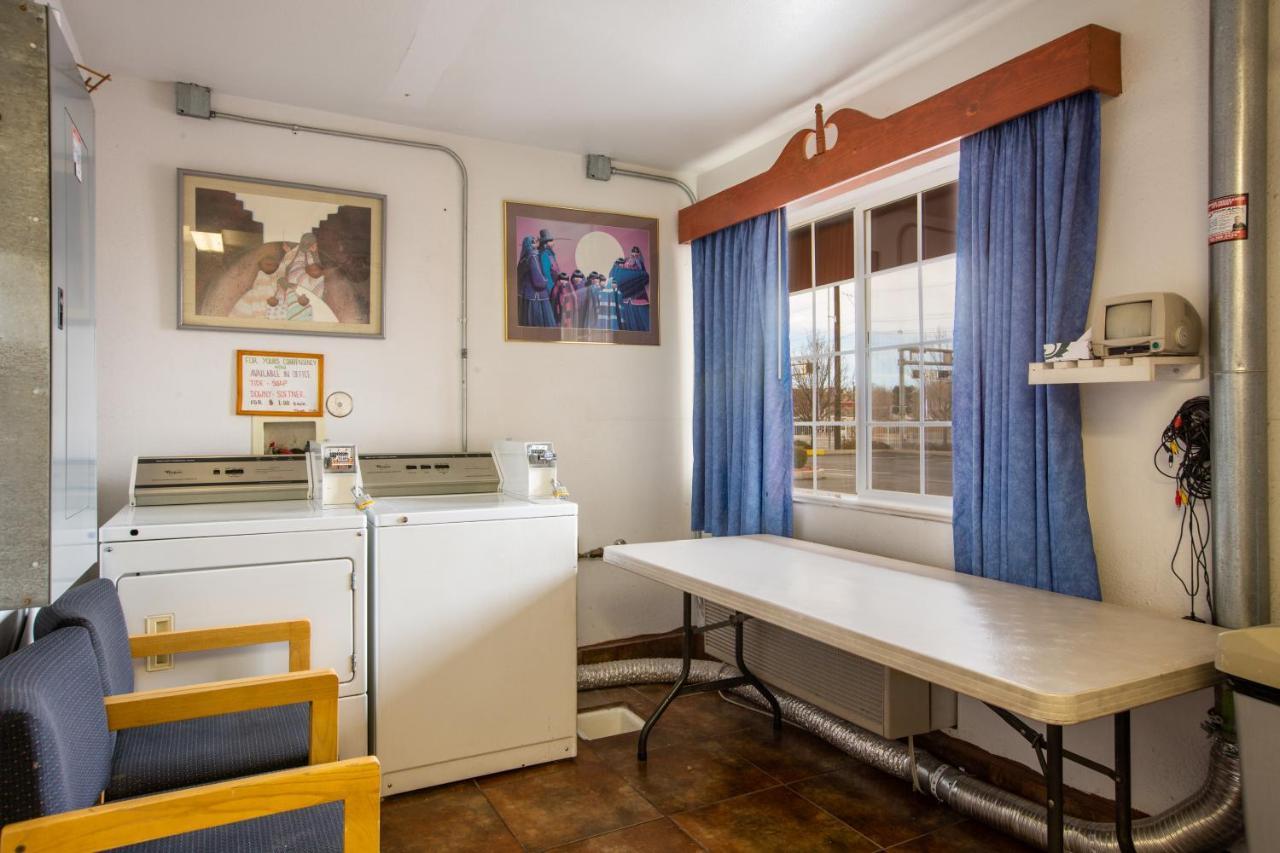 Sandia Peak Inn Old Town Abq, A Howard Johnson By Wyndham Албукерке Екстериор снимка